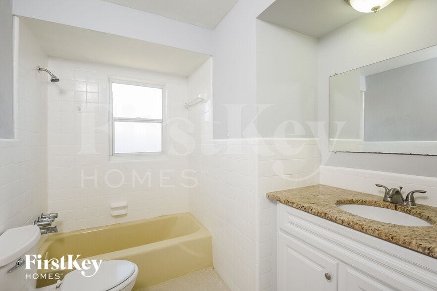 Building Photo - 425 Belair Ave