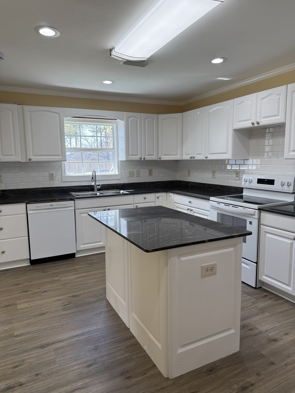 Building Photo - 2209 Jerry Jones Dr