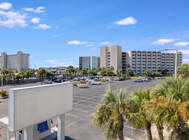 Building Photo - 8817 S Thomas Dr