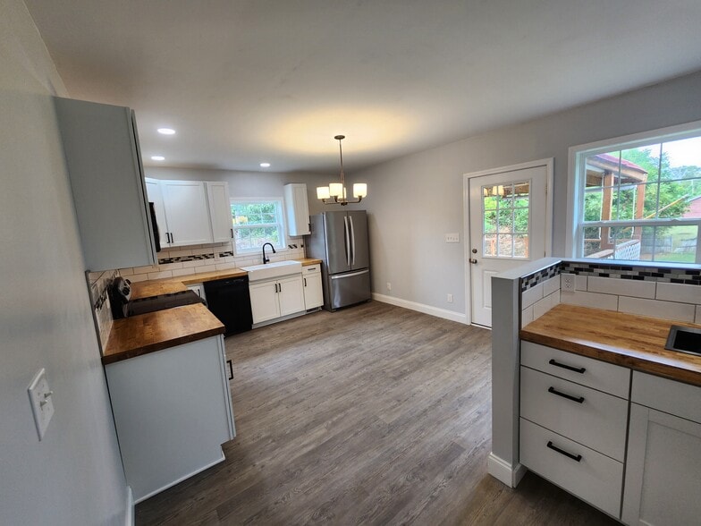 Building Photo - 629 Central Ave