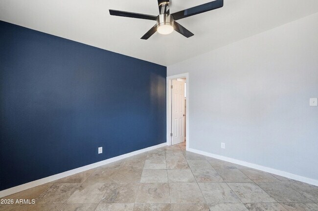 Building Photo - 1609 E Gaylon Dr