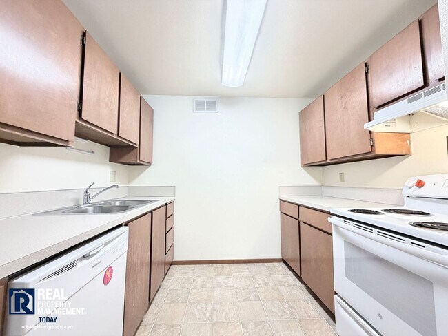 Building Photo - 6115 Glen Mary Ln SE