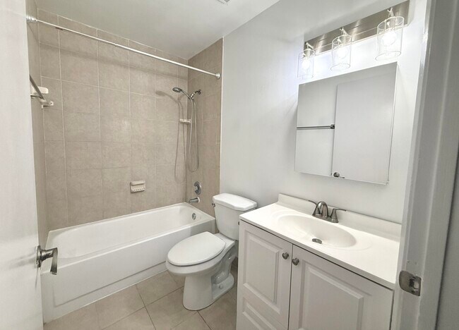 Building Photo - 1625 Meadows Cir