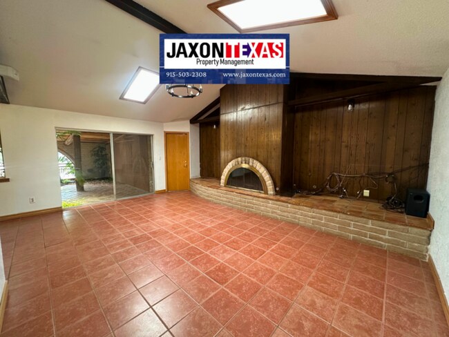 Building Photo - 1067 Villa Linda Way