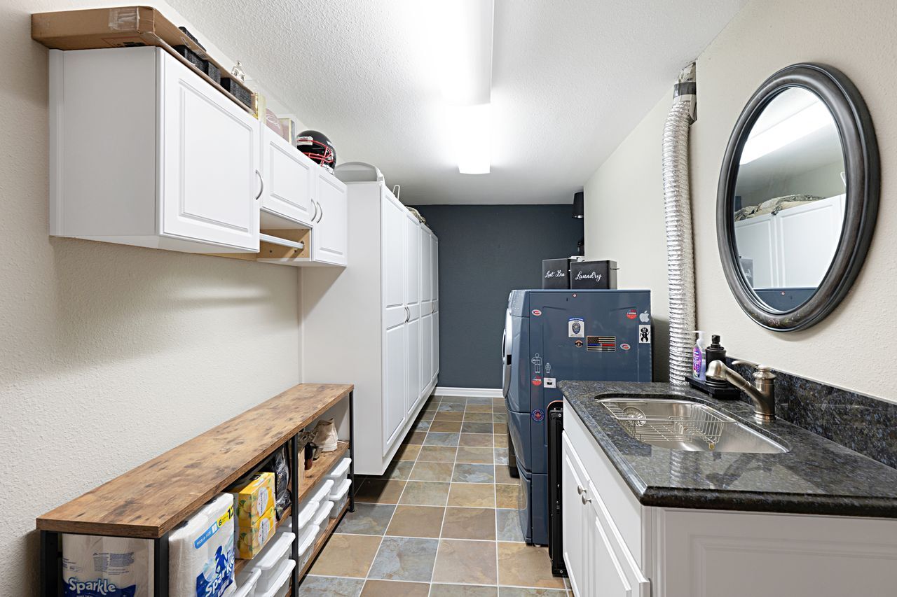 Building Photo - 8172 Manitoba St