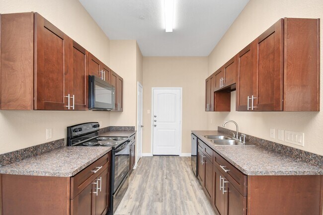 Building Photo - 2203 Bermuda Palms Dr