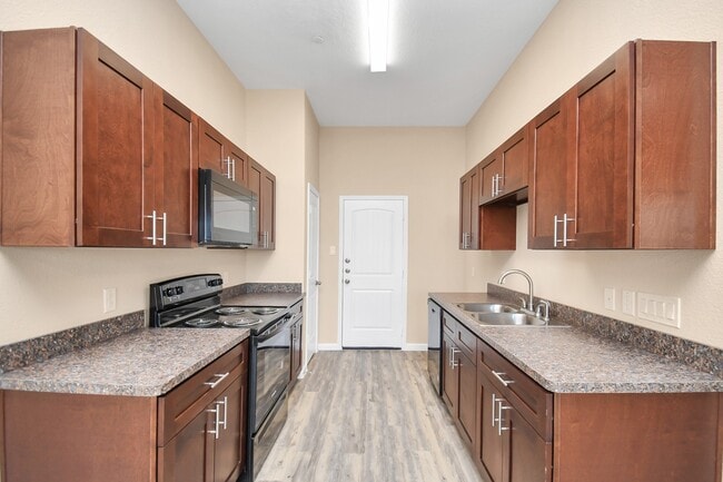 Building Photo - 2331 Bermuda Palms Dr