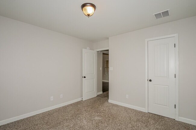 Building Photo - 1415 Chase Cv