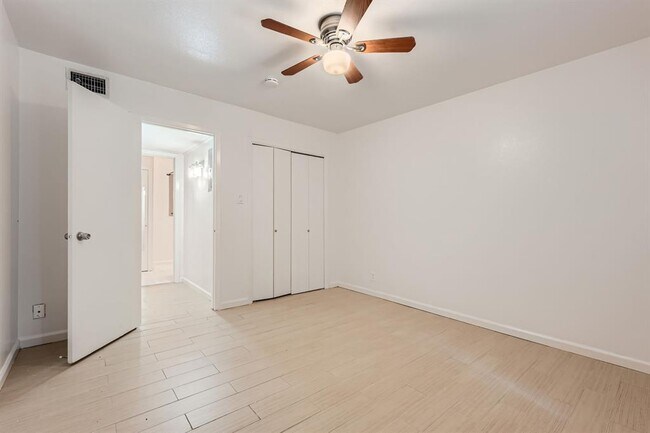 Building Photo - 300 Crockett St