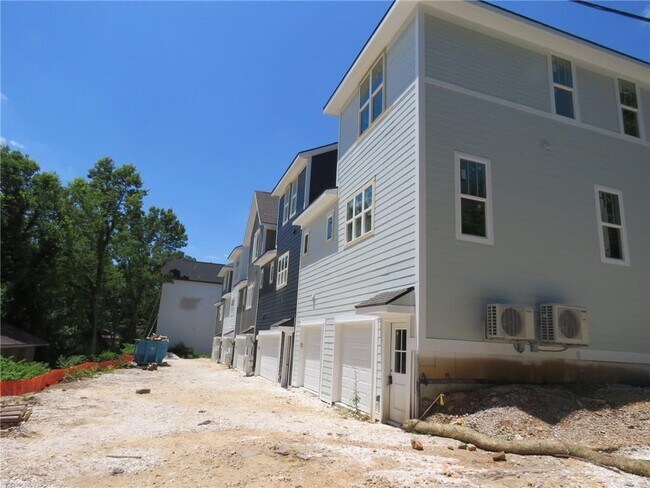 Building Photo - 313 W Rock St