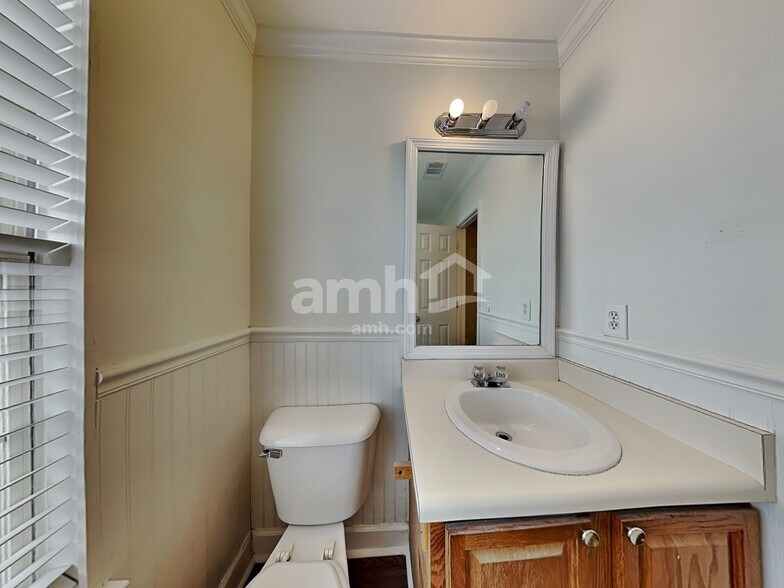 Building Photo - 22 Willow Bend Dr