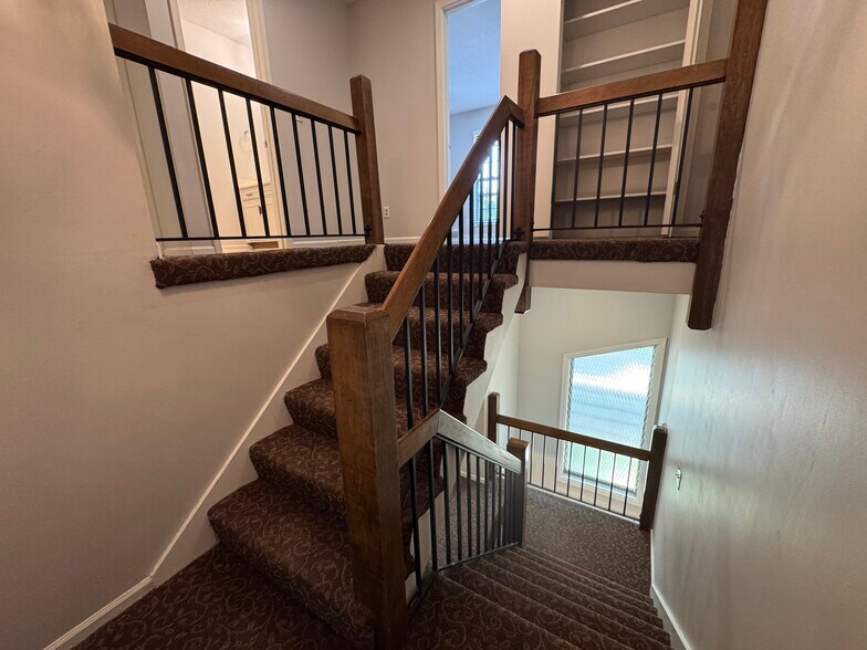 Building Photo - 10211 Cedarbrooke Ln