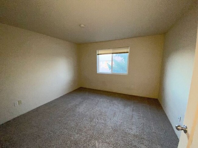 Building Photo - NW Reno Luxury Condo - Fitness Center, Poo...