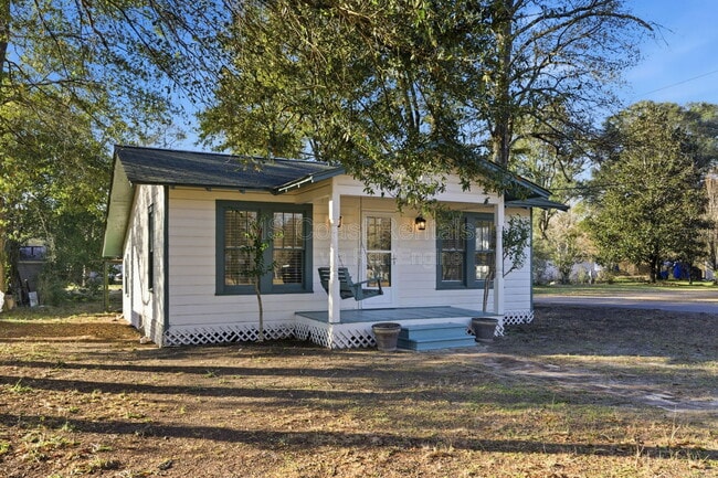 Building Photo - 20 Martha Ave