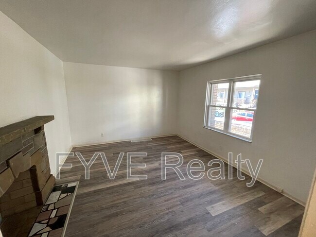 Building Photo - 489 Norton St