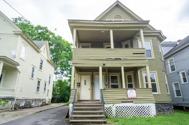 Building Photo - 833 Sumner Ave