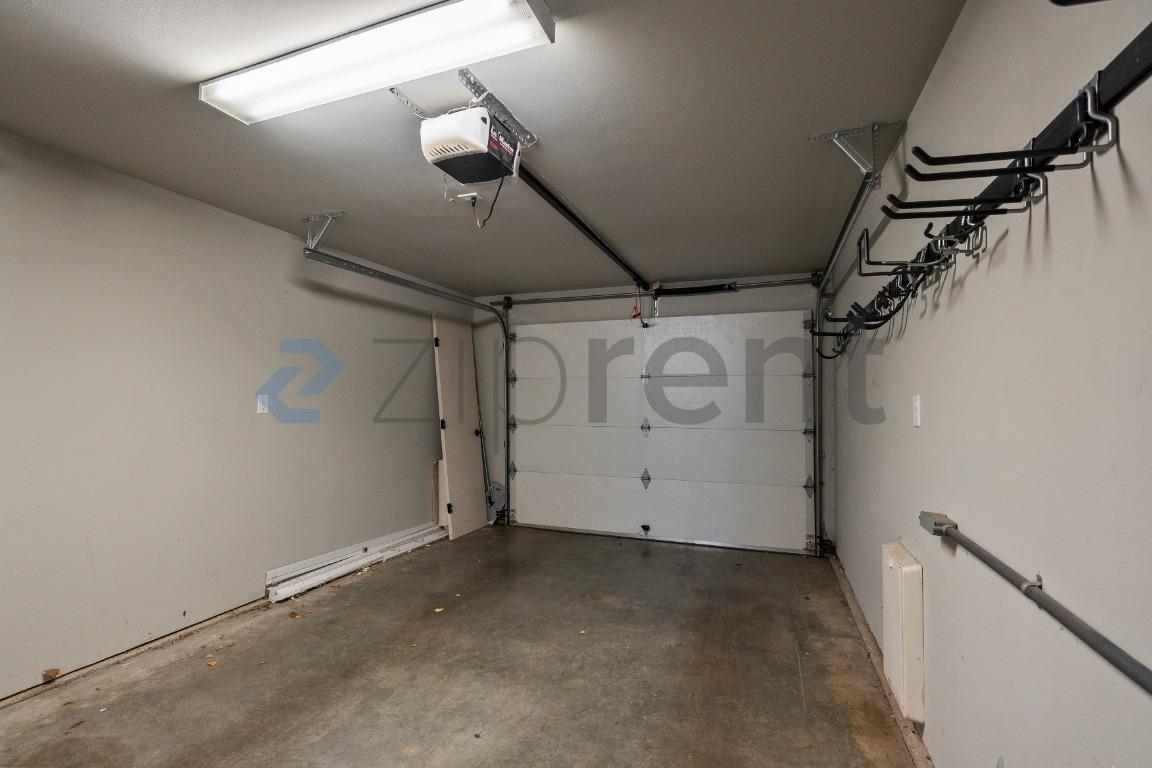 Building Photo - Unit
