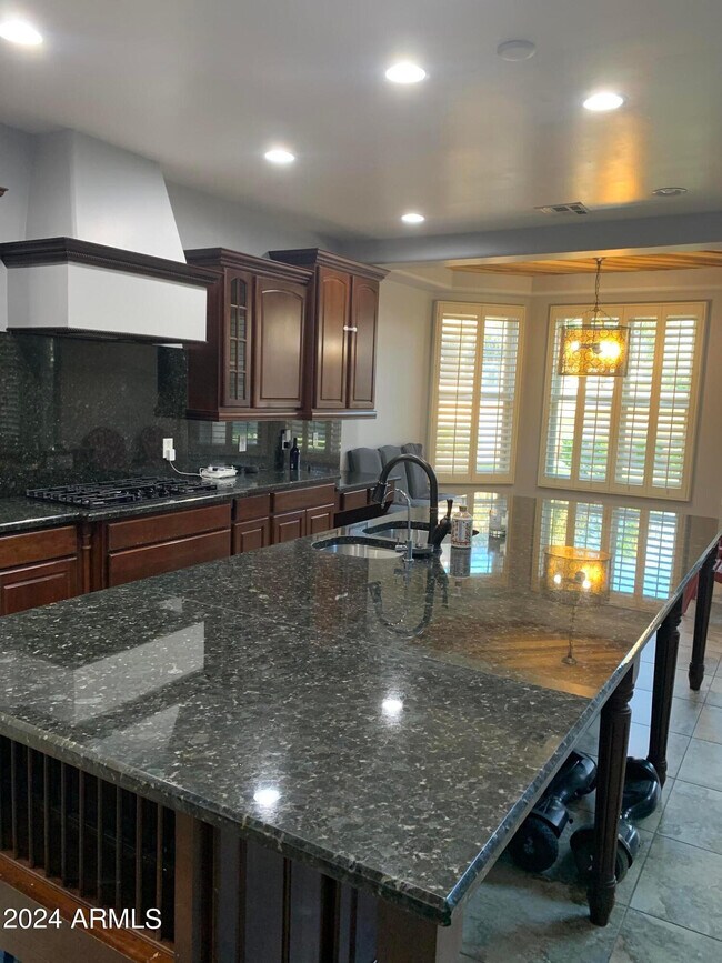 Building Photo - 2219 E Wisteria Dr