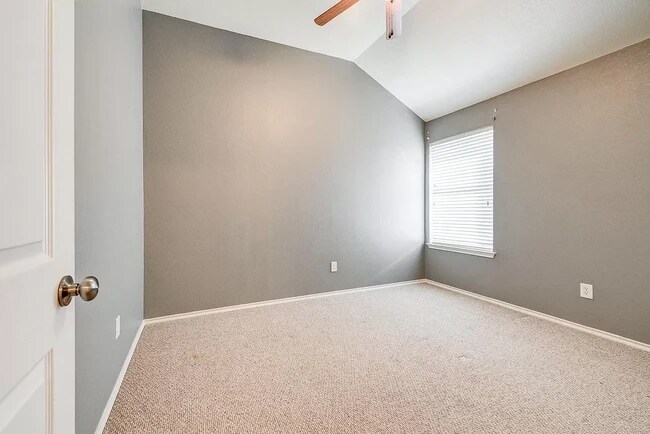 Building Photo - 4844 Grinstein Dr