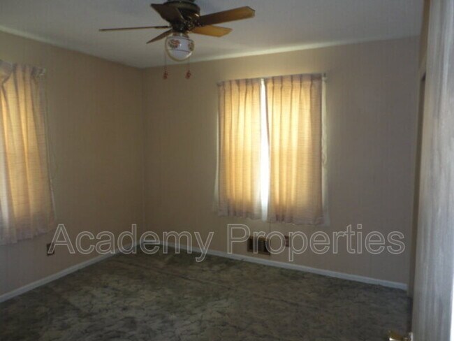 Building Photo - 1417 Pennel Dr