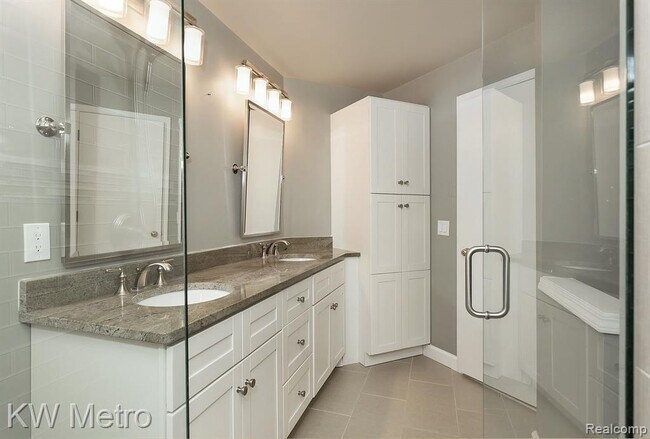 Building Photo - 516 Newburne Pointe