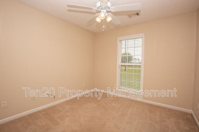 Building Photo - 39 Farmbrook Dr