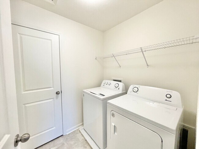 Building Photo - Spacious 3 Bedroom Townhome minutes from I-85 - AVAILABLE July 2026