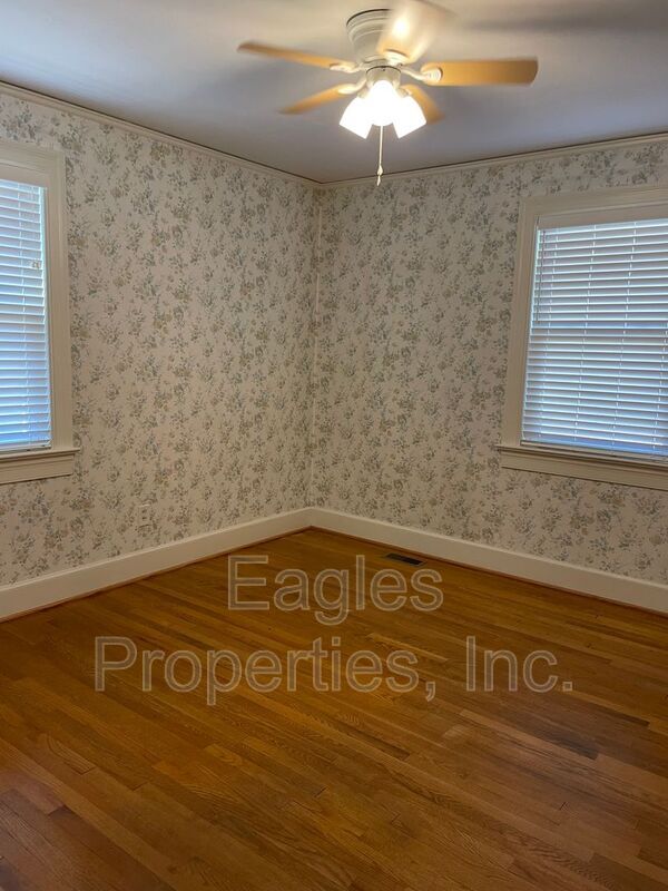 Building Photo - 300 S Andrews Ave