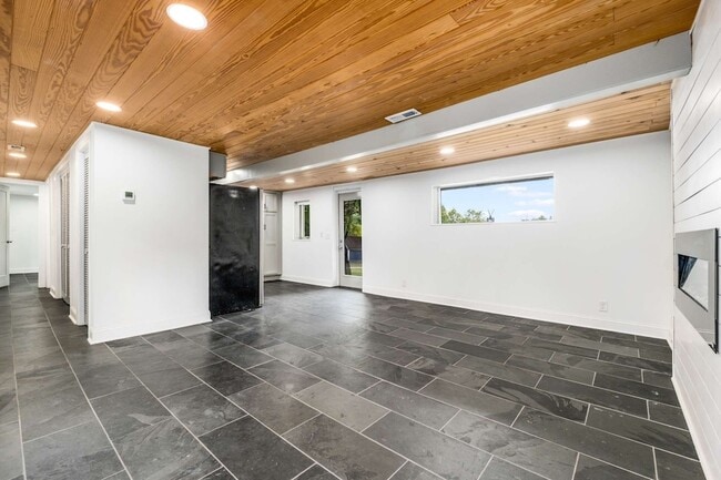Building Photo - 562B Neelys Bend Road