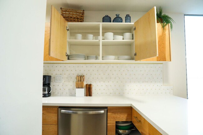 Building Photo - 1773 Torrance St