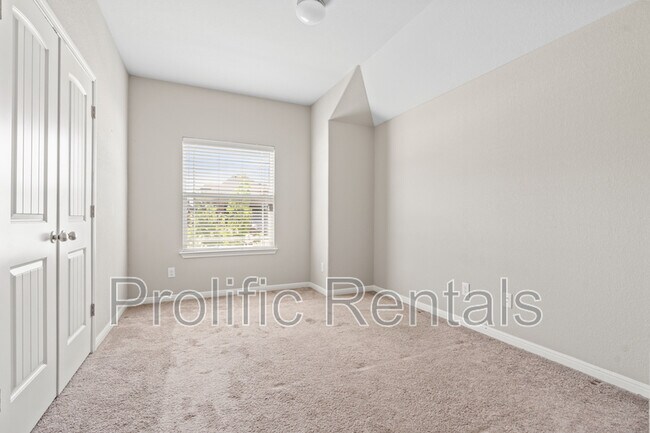Building Photo - 6117 Verde Dr