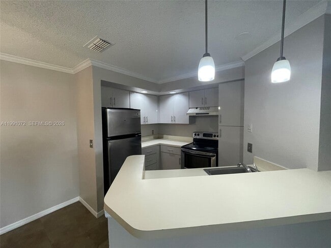 Building Photo - 3390 Pinewalk Dr N