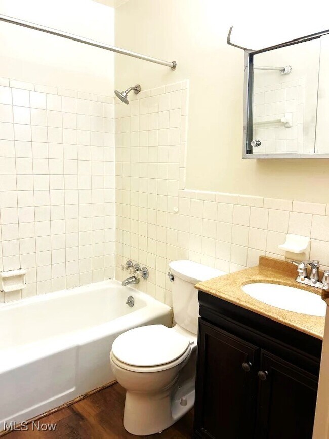 Building Photo - 407 Colonial Dr