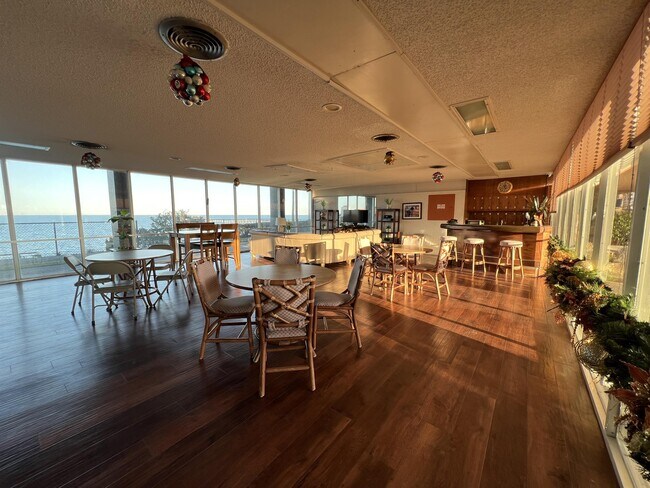 Building Photo - 4302 Ocean Dr