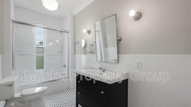 Building Photo - 1510 Trumbull St