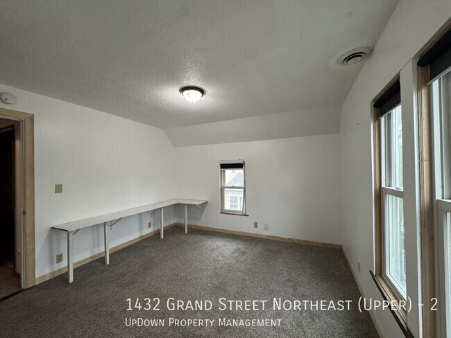 Building Photo - 1432 Grand St NE