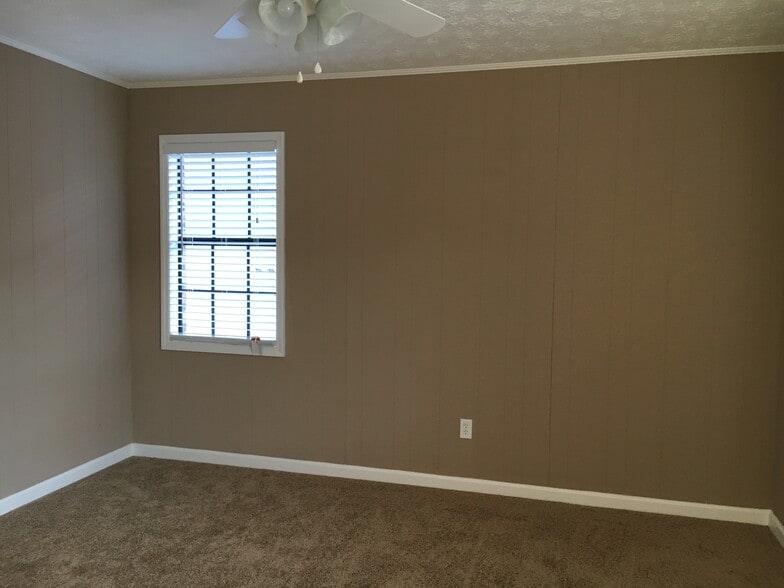 Building Photo - 122 South Debardeleben Street