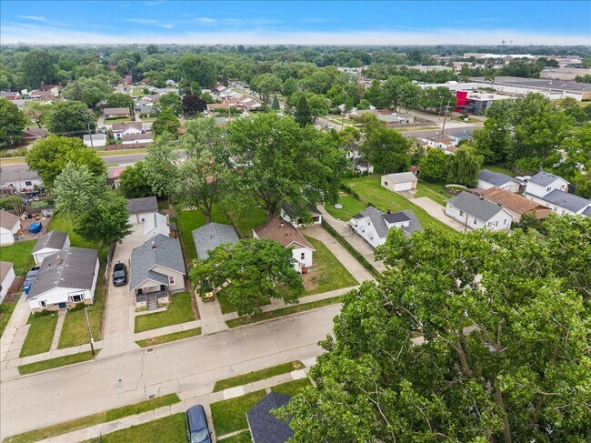 Building Photo - 11259 Chapp Ave