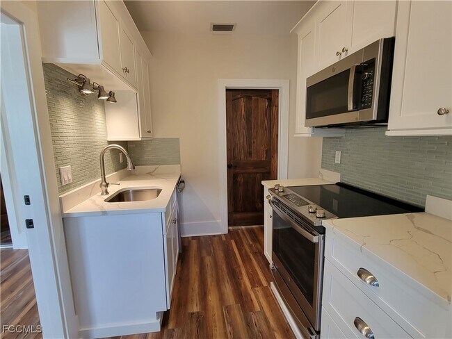 Building Photo - 1603 Woodford Ave