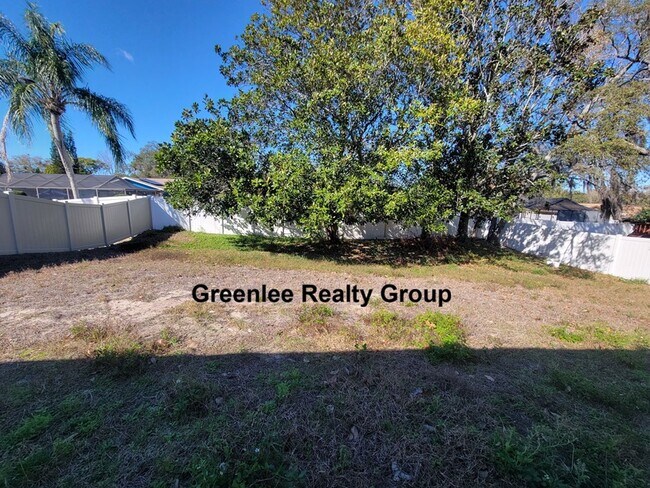 Building Photo - Large 3 Bed/2Bath/2 Car Garage Home in Port Richey- 1914 sqft!