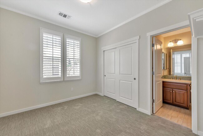 Building Photo - WOW! GREAT HOME! Mountain View!