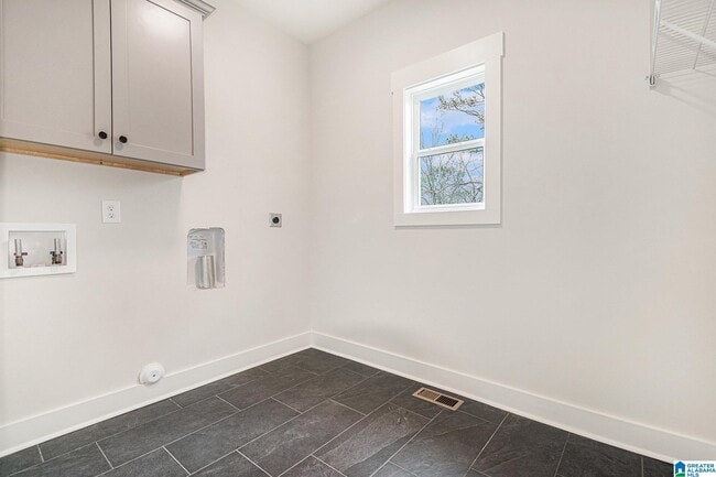 Building Photo - 1572 Forest Ridge Rd