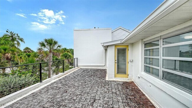 Building Photo - 7665 Sanderling Rd