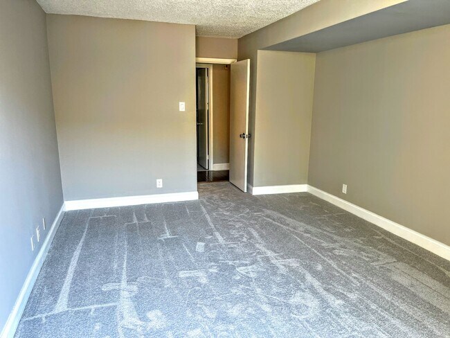 Building Photo - 1140 23rd St NW