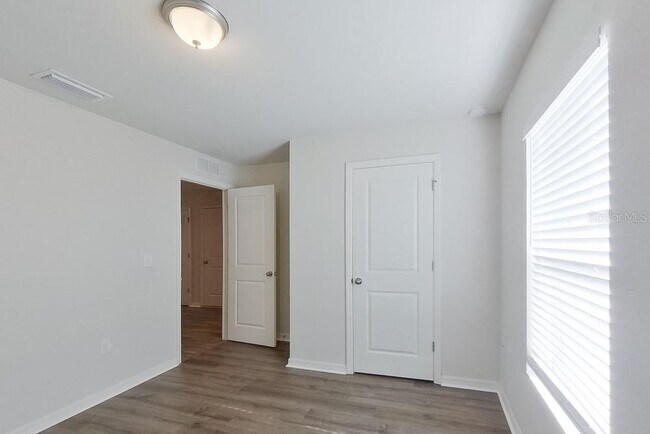 Building Photo - 1835 Nelson Rd N