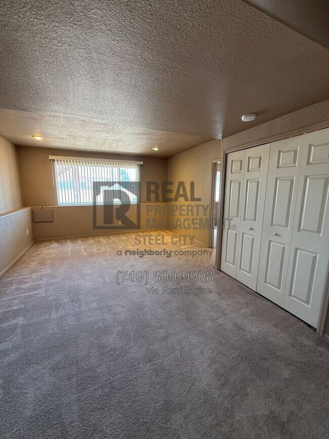 Building Photo - 996 S Palomar Dr