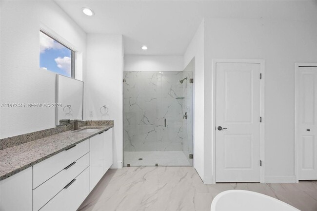 Building Photo - 1923 Sunniland Blvd