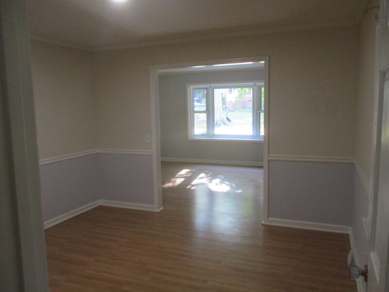 Building Photo - 2 Castlewood Dr SW