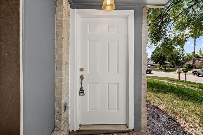 Building Photo - 2714 S Brompton Dr