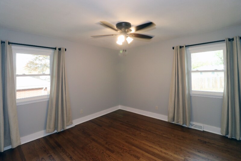 Building Photo - 106 N 1st St